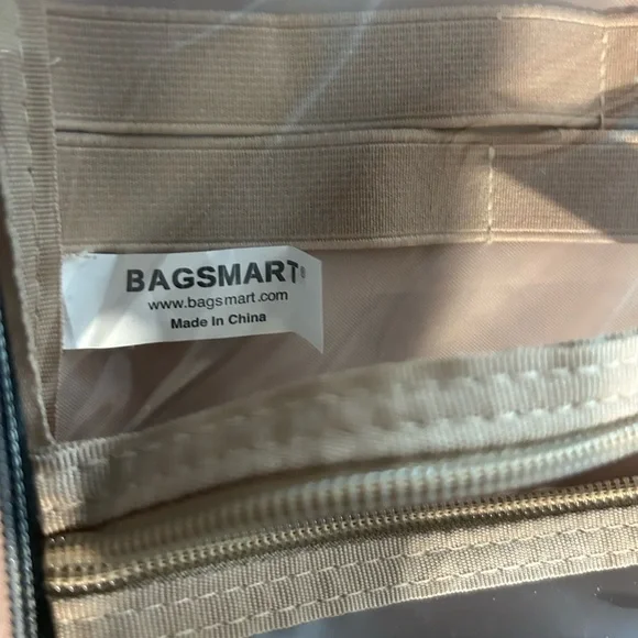NWOT. Bag Smart Travel Makeup Case. - Picture 5 of 6